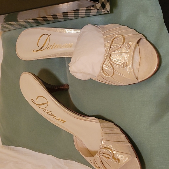 Delman gold shimmer mules - Picture 3 of 7